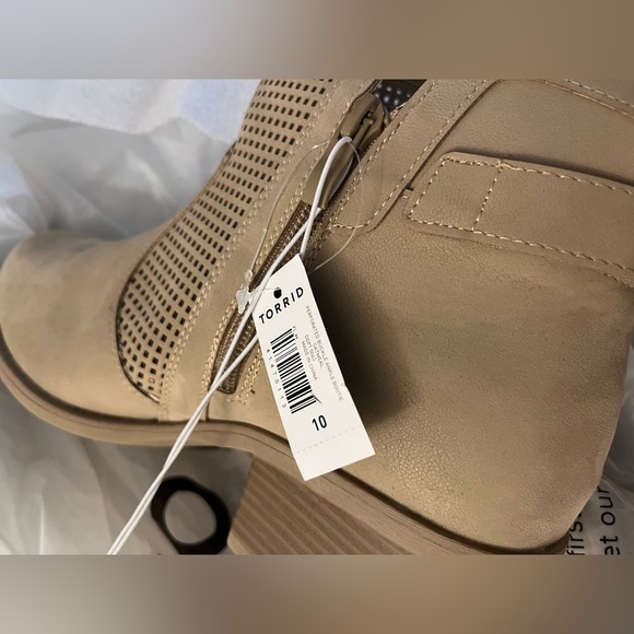 Torrid ankle boots (oatmeal) size 10W NWT - Picture 3 of 8
